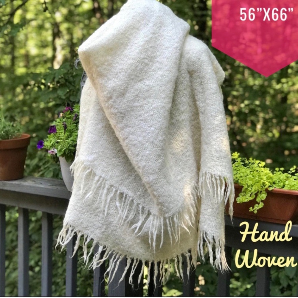HAND LOOM WOVEN WOOL THROW cottagecore neutral Cream luxurious